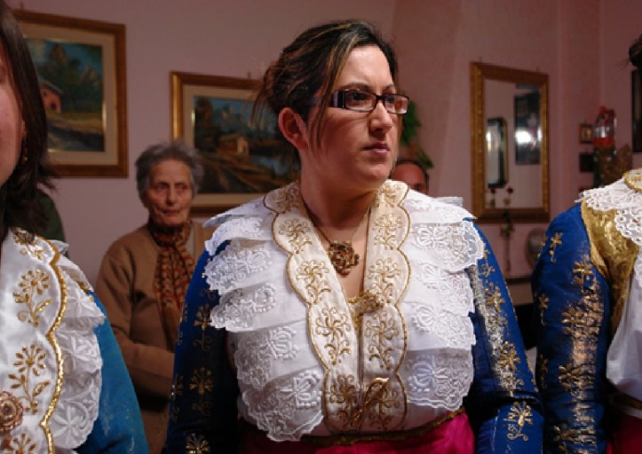 donna in costume arbereshe